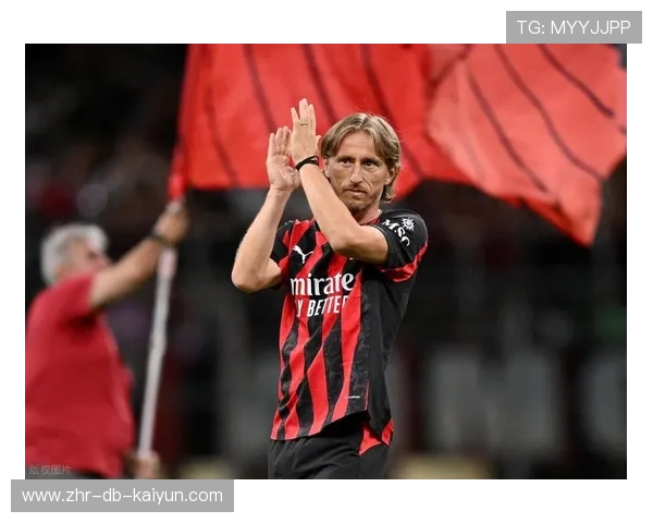 AC米兰一脚直塞切入禁区，莱奥推射偏出